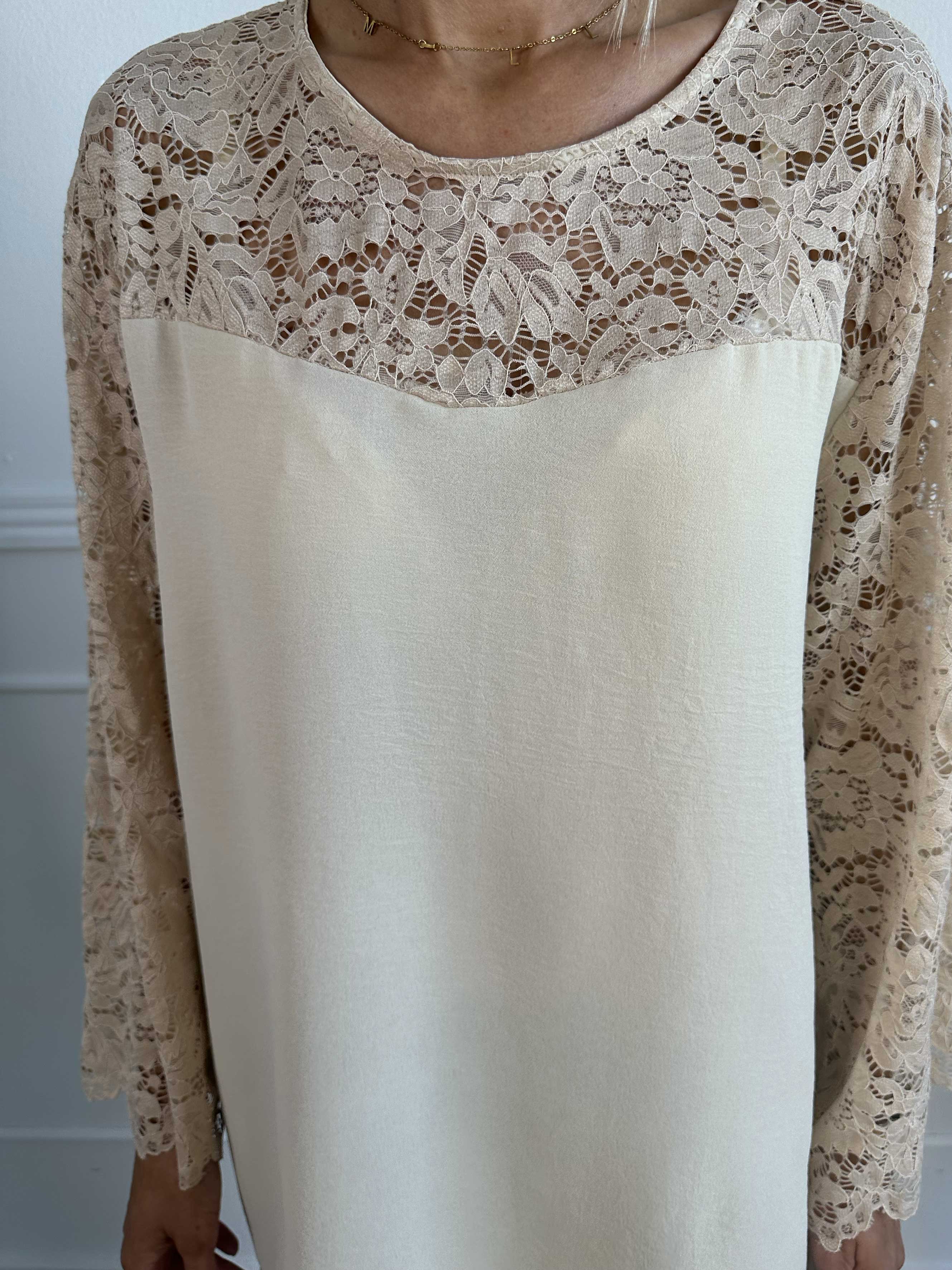 California - Söt tunika med spetsärmar